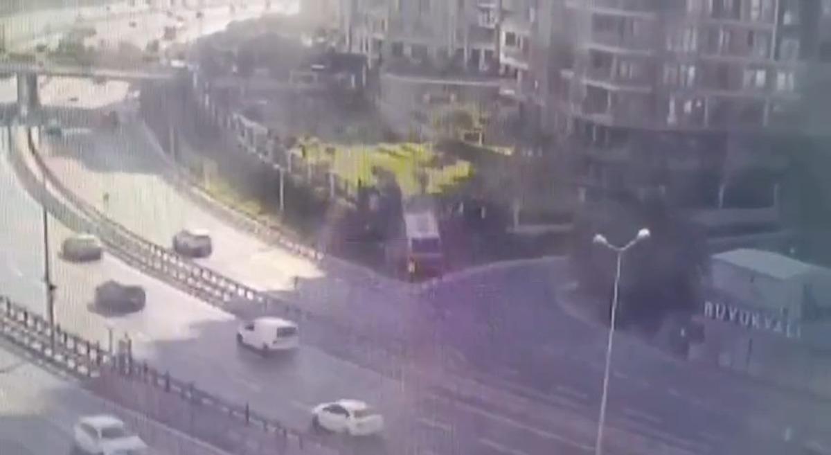 Zeytinburnu ndaki İETT otob&uuml;s&uuml; kazasında yeni gelişme! O şof&ouml;r g&ouml;zaltında 1