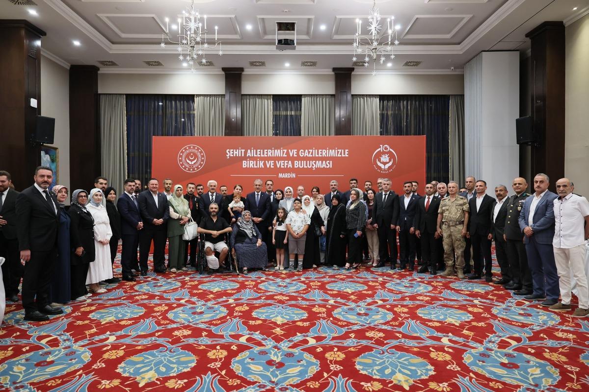 Bakan Göktaş, Mardin’de şehit aileleri ve gazilerle vefa buluşmasında bir araya geldi 6