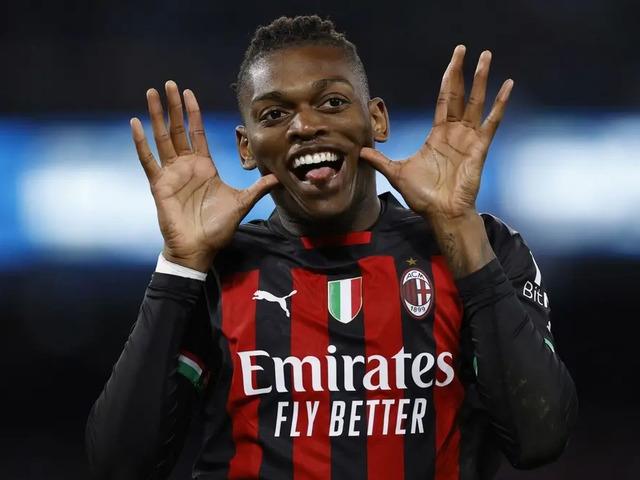 Galatasaray, Leao transferini KAP'a bildirdi!