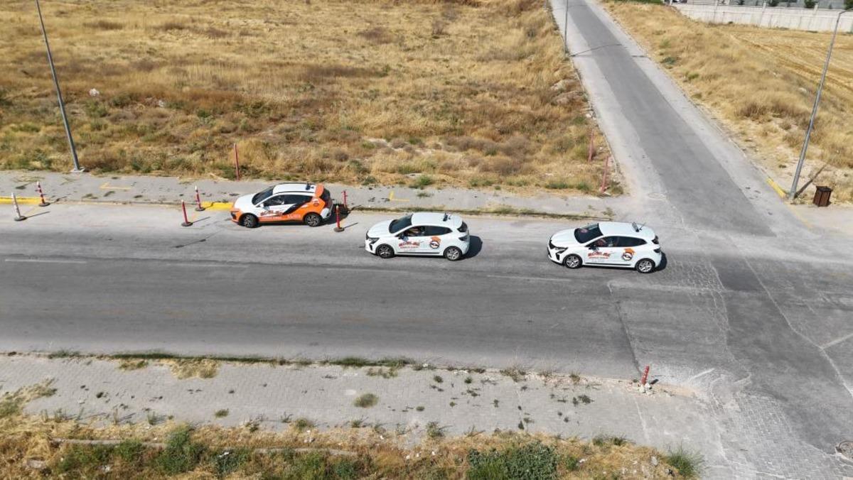 Ehliyet sınavında yeni dönem! Ezber işi bitti, 1 saat akan trafiğe çıkacaklar 1