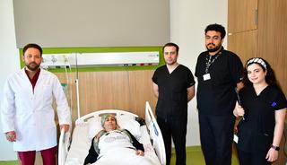 Şişlik sandı karnını tamamen dolduran t&uuml;m&ouml;r &ccedil;ıkarıldı! Meğer bacağına kadar uzamış