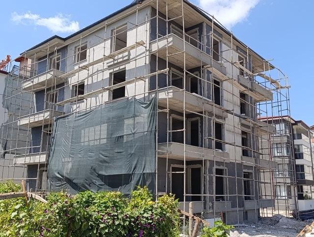 İnşaatın 3’üncü katından düşen usta yaralandı 2