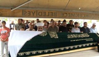 Zeytinburnu&rsquo;ndaki İETT otob&uuml;s kazasında hayatını kaybeden kadın son yolculuğuna uğurlandı