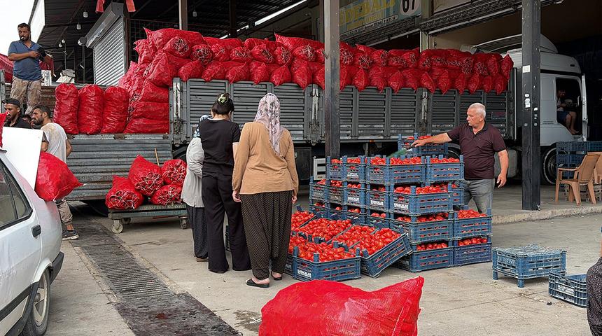 Kış sofralarının hazırlığı başladı: &Ccedil;uvallar dolusu alıyorlar