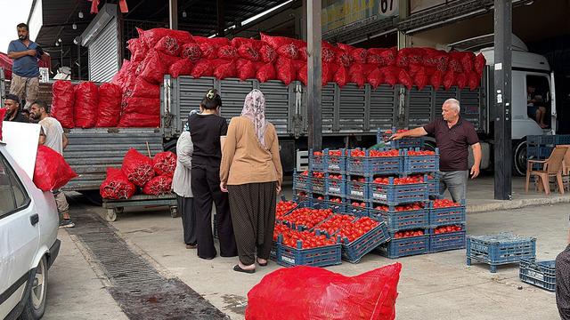 Kış sofralarının hazırlığı başladı: Çuvallar dolusu alıyorlar