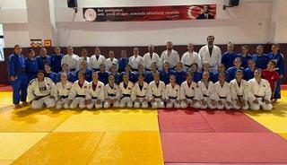 Yıldız Kadın Judo Milli Takımı, Salihli&rsquo;de g&uuml;&ccedil; topluyor