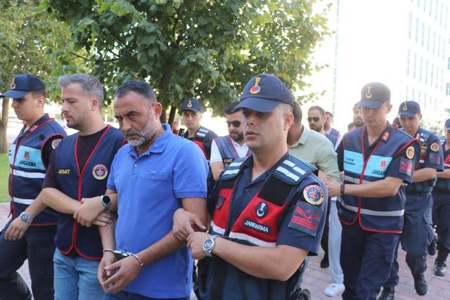 2 kişiyi kaçırıp darbettikten sonra 3 milyon lira haraç alan 7 şüpheli tutuklandı 4