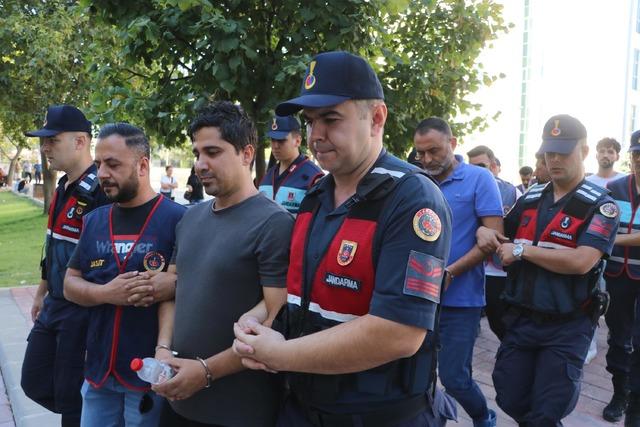 2 kişiyi kaçırıp darbettikten sonra 3 milyon lira haraç alan 7 şüpheli tutuklandı 3