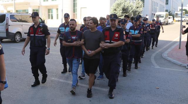 2 kişiyi kaçırıp darbettikten sonra 3 milyon lira haraç alan 7 şüpheli tutuklandı 2