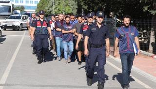 2 kişiyi ka&ccedil;ırıp darbettikten sonra 3 milyon lira hara&ccedil; alan 7 ş&uuml;pheli tutuklandı