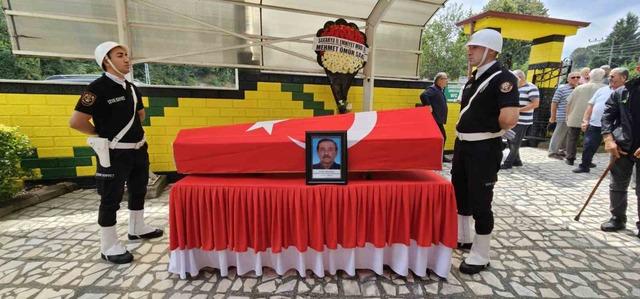 Emekli baş polis, memleketinde son yolculuğuna uğurlandı 6
