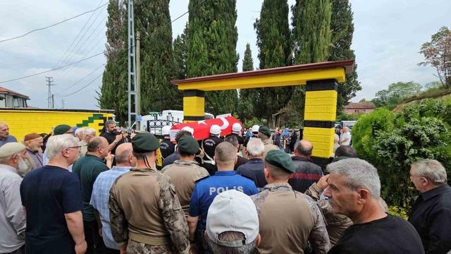 Emekli baş polis, memleketinde son yolculuğuna uğurlandı 4