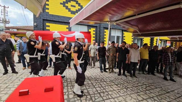 Emekli baş polis, memleketinde son yolculuğuna uğurlandı 3