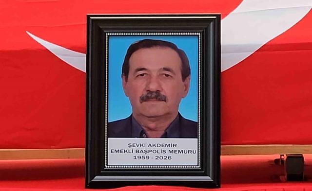 Emekli baş polis, memleketinde son yolculuğuna uğurlandı 2