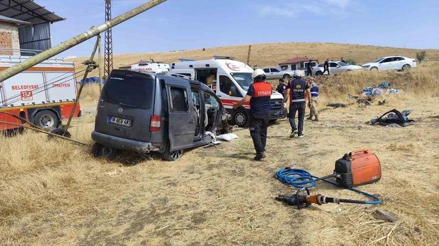 Elazığ’da hafif ticari araç tarlaya uçtu:5 yaralı