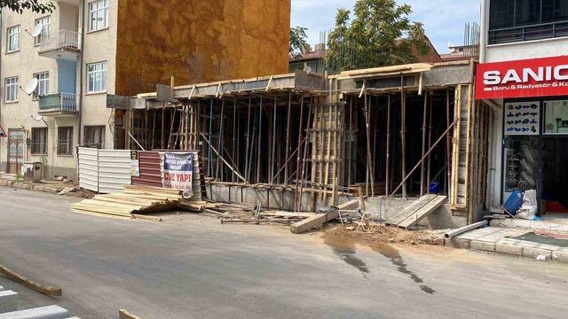 Elazığ’da inşaattan düşen mühendis yaralandı 1
