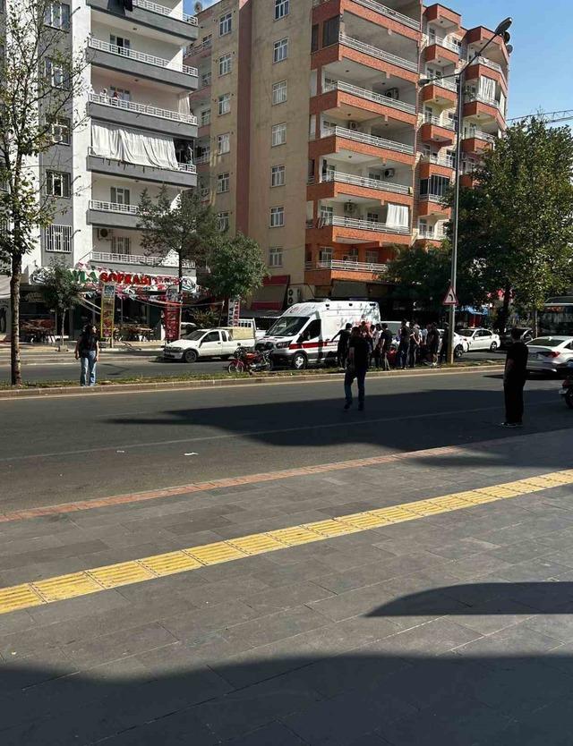 Motosikletin çarptığı yaya yaralandı 1