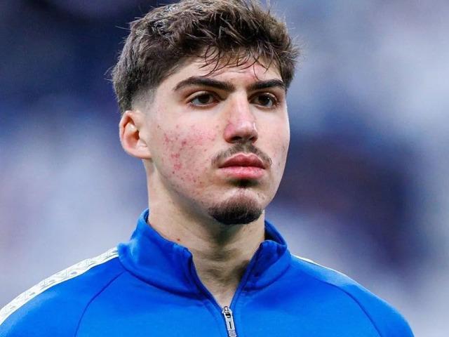 Fenerbah&ccedil;e'nin eski savunmacısı Galatasaray'a geliyor! Yusuf Ak&ccedil;i&ccedil;ek an meselesi...
