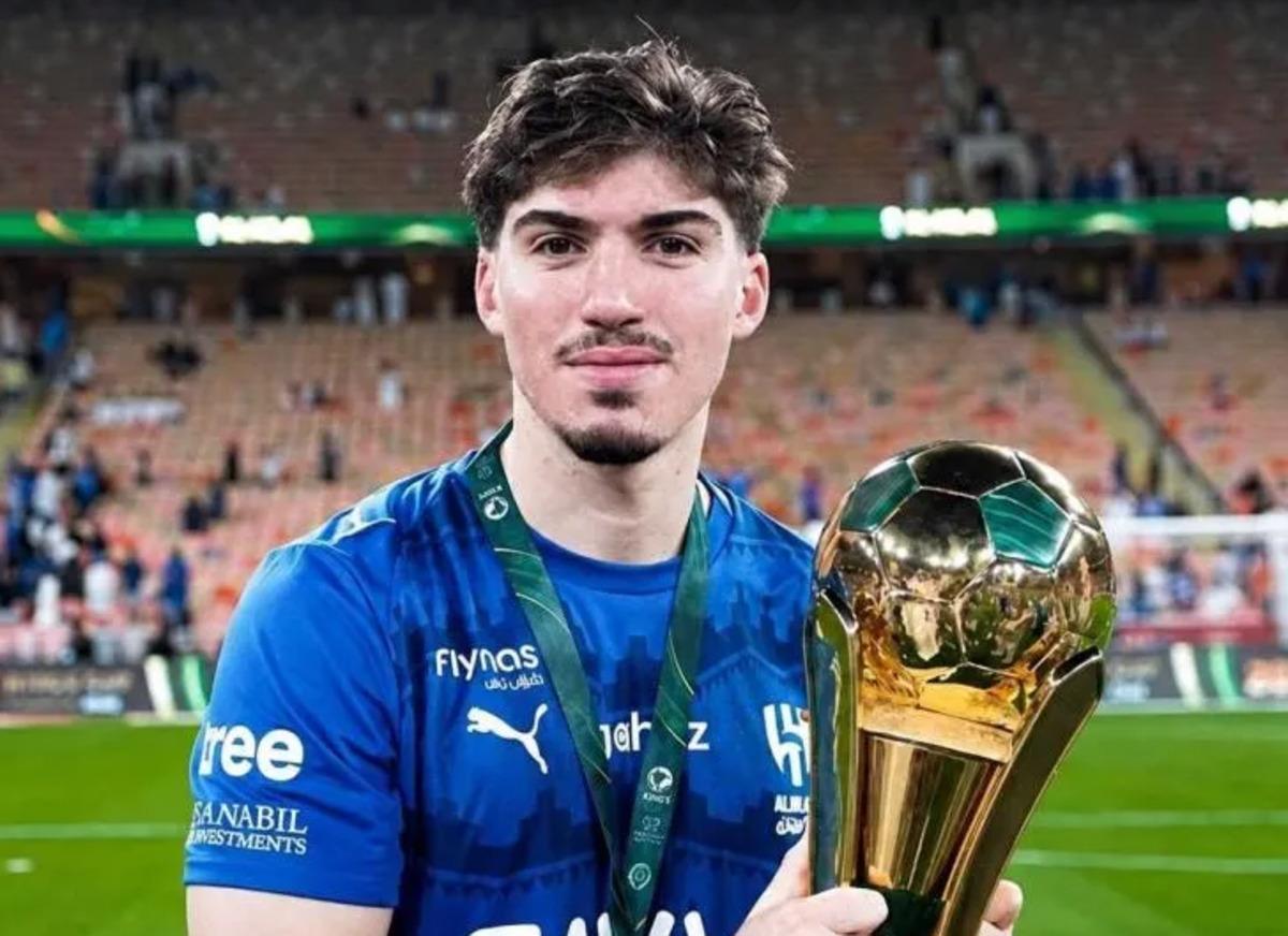 Fenerbahçe nin eski savunması Galatasaray a geliyor! Yusuf Akçiçek an meselesi... 1