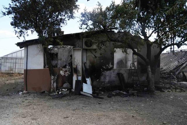 Mahalledeki yangın 80 yaşındaki çiftin evini ve hatıralarını yaktı 7