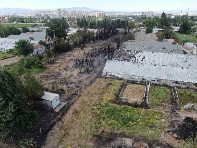 Mahalledeki yangın 80 yaşındaki çiftin evini ve hatıralarını yaktı 3