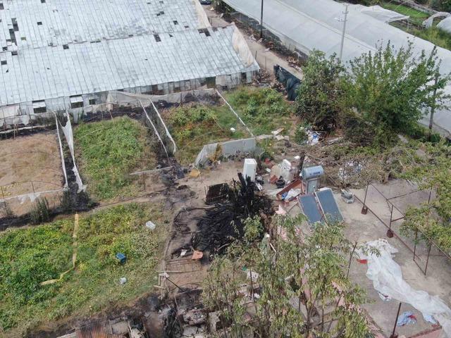 Mahalledeki yangın 80 yaşındaki çiftin evini ve hatıralarını yaktı 2