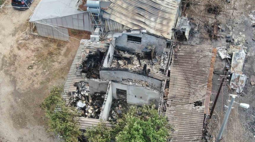 Mahalledeki yangın 80 yaşındaki &ccedil;iftin evini ve hatıralarını yaktı