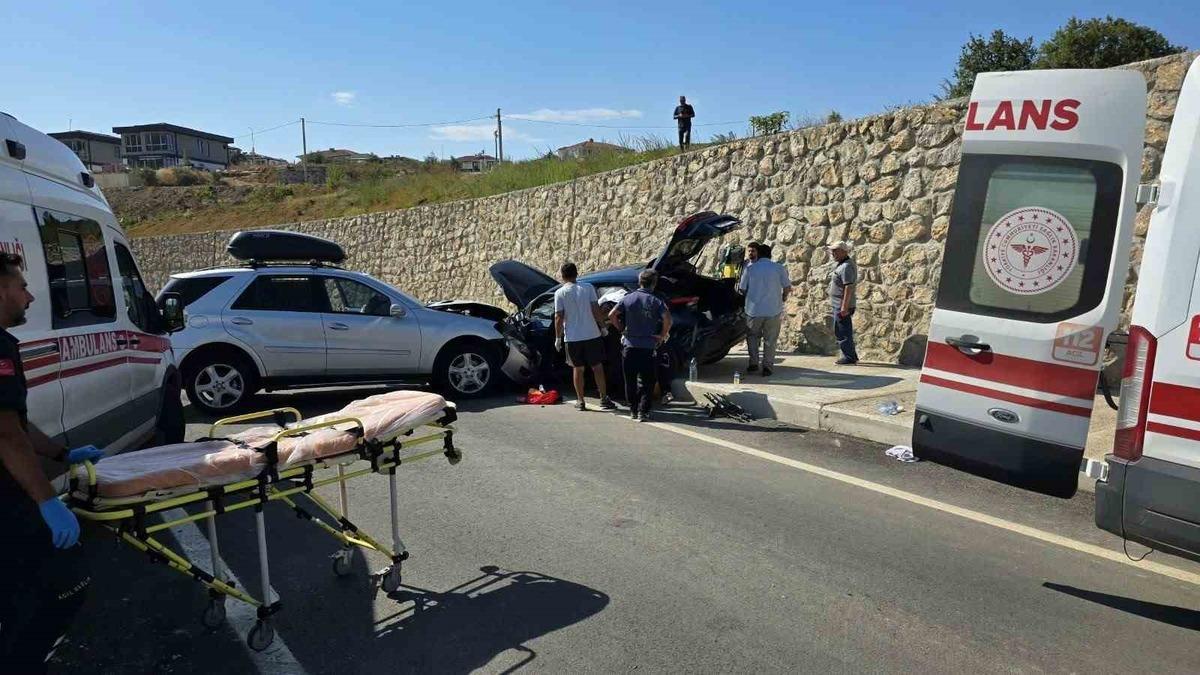Yalova’da 2 otomobil çarpıştı: 4 yaralı - Güncel Haberler