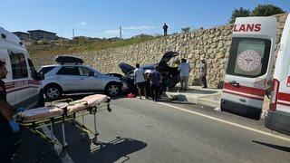 Yalova’da 2 otomobil çarpıştı: 4 yaralı