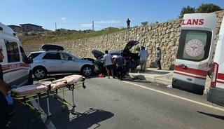 Yalova&rsquo;da 2 otomobil &ccedil;arpıştı: 4 yaralı