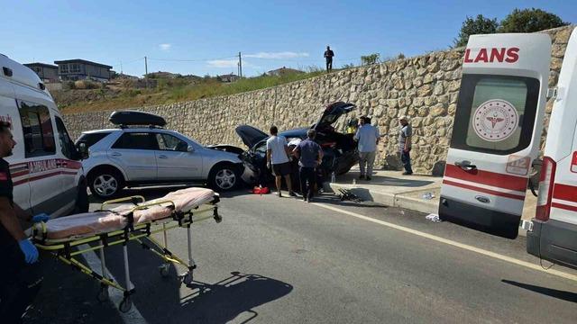 Yalova’da 2 otomobil çarpıştı: 4 yaralı
