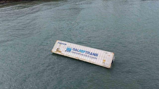 Fatsa&rsquo;da denizde s&uuml;r&uuml;klenen konteyner paniğe yol a&ccedil;tı 4