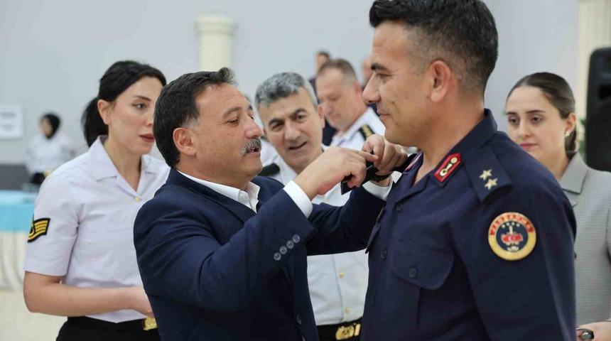 Vali &Ccedil;i&ccedil;ek, R&uuml;tbe Terfi T&ouml;reni&rsquo;ne katıldı