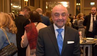 KKTC 5. Cumhurbaşkanı Ersin Tatar yeğenini Londra&rsquo;da son yolculuğuna uğurladı