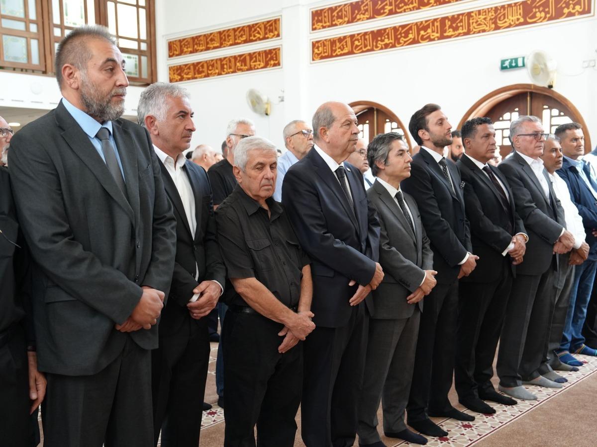 KKTC 5. Cumhurbaşkanı Ersin Tatar yeğenini Londra da son yolculuğuna uğurladı 2