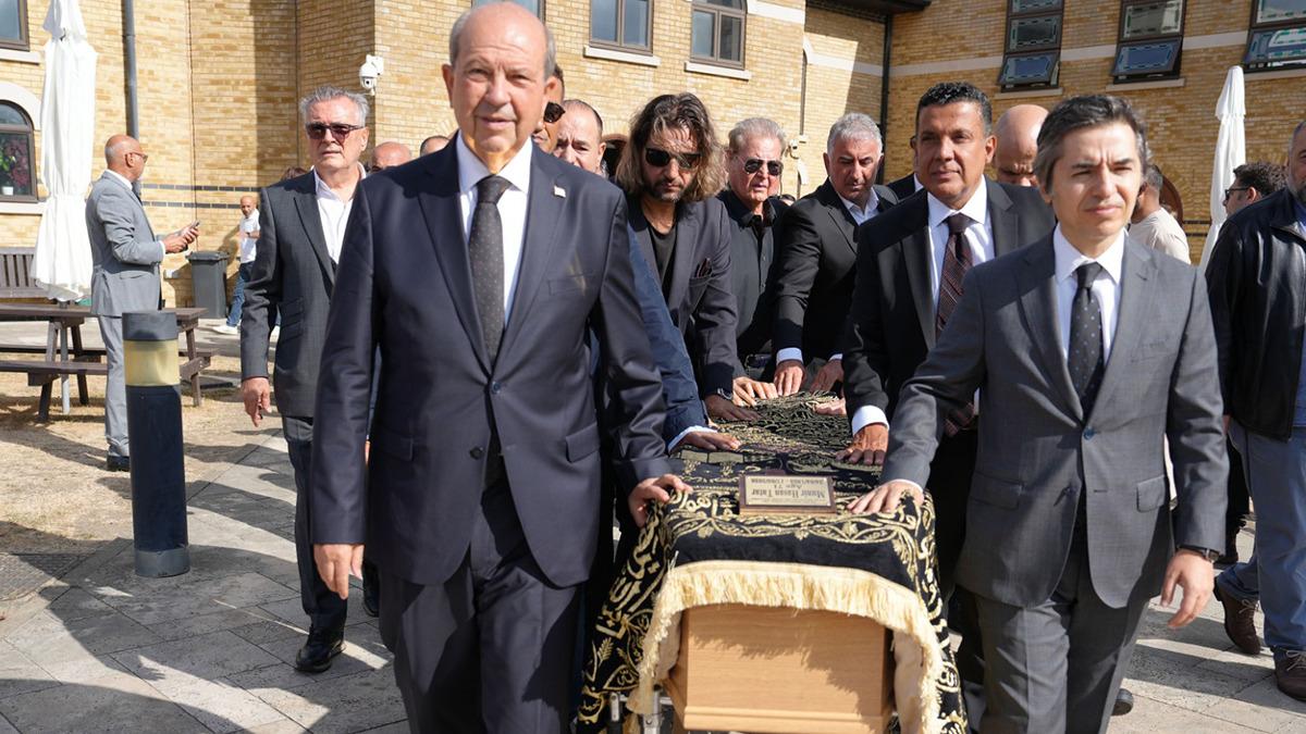 KKTC 5. Cumhurbaşkanı Ersin Tatar yeğenini Londra'da son yolculuğuna uğurladı - Güncel Haberler