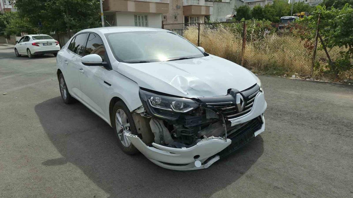 Motosiklet ile otomobil çarpıştı: 2 yaralı - Güncel Haberler