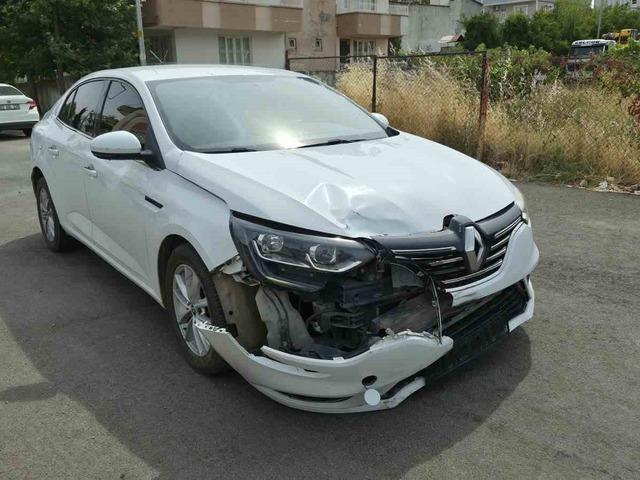 Motosiklet ile otomobil &ccedil;arpıştı: 2 yaralı