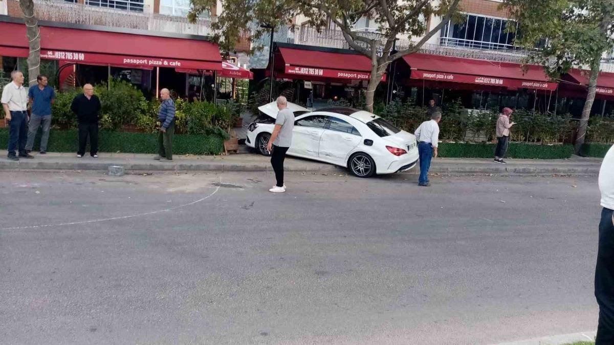 Nallıhan’da tır 2 otomobile çarptı: Yaralılar var - Güncel Haberler