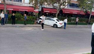 Nallıhan&rsquo;da tır 2 otomobile &ccedil;arptı: Yaralılar var