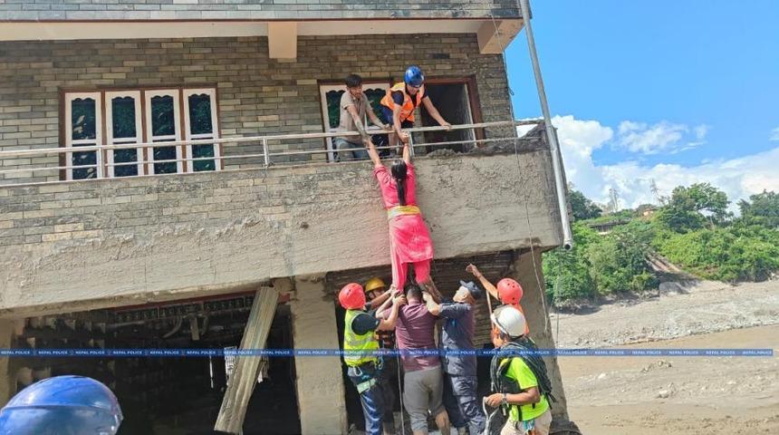 Nepal&rsquo;deki sel felaketinde can kaybı 676&rsquo;ya y&uuml;kseldi