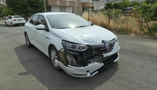 Motosiklet ile otomobil &ccedil;arpıştı: 2 yaralı