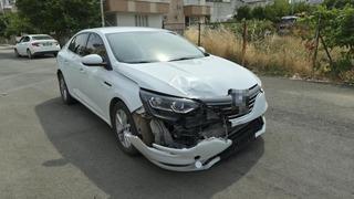 Motosiklet ile otomobil çarpıştı: 2 yaralı