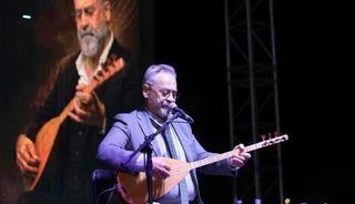 Yunusemre&rsquo;de 30 Ağustos coşkusu Tolga &Ccedil;andar&rsquo;ın t&uuml;rk&uuml;leriyle ta&ccedil;landı