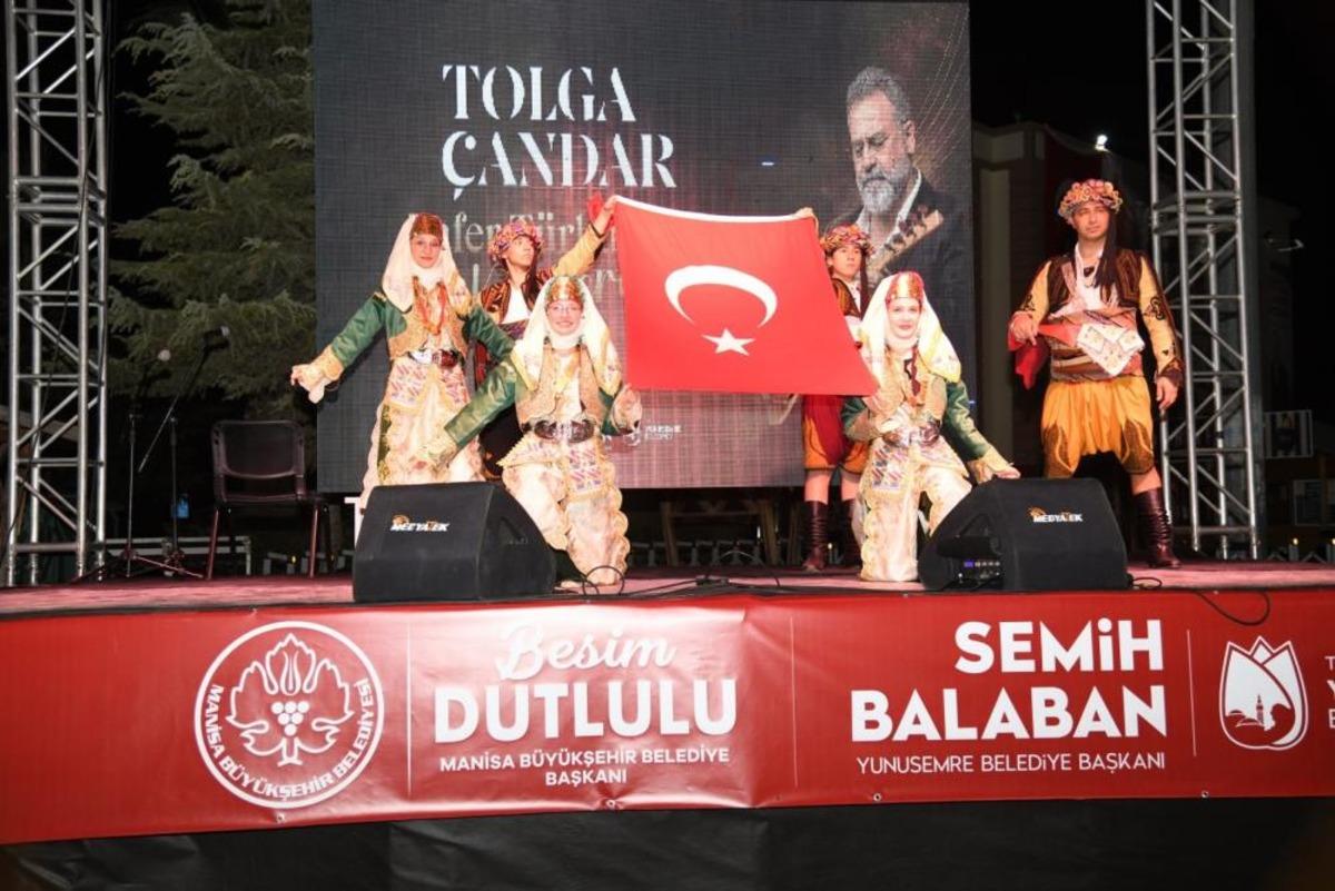 Yunusemre’de 30 Ağustos coşkusu Tolga Çandar’ın türküleriyle taçlandı 1