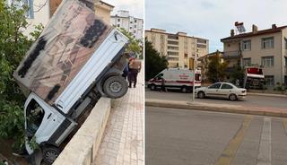 Kamyonet bah&ccedil;eye u&ccedil;tu: 1 yaralı