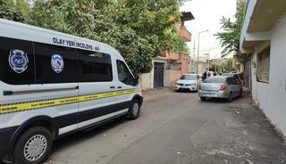Batman&rsquo;da annesini &ouml;ld&uuml;ren şahıs, polise teslim oldu