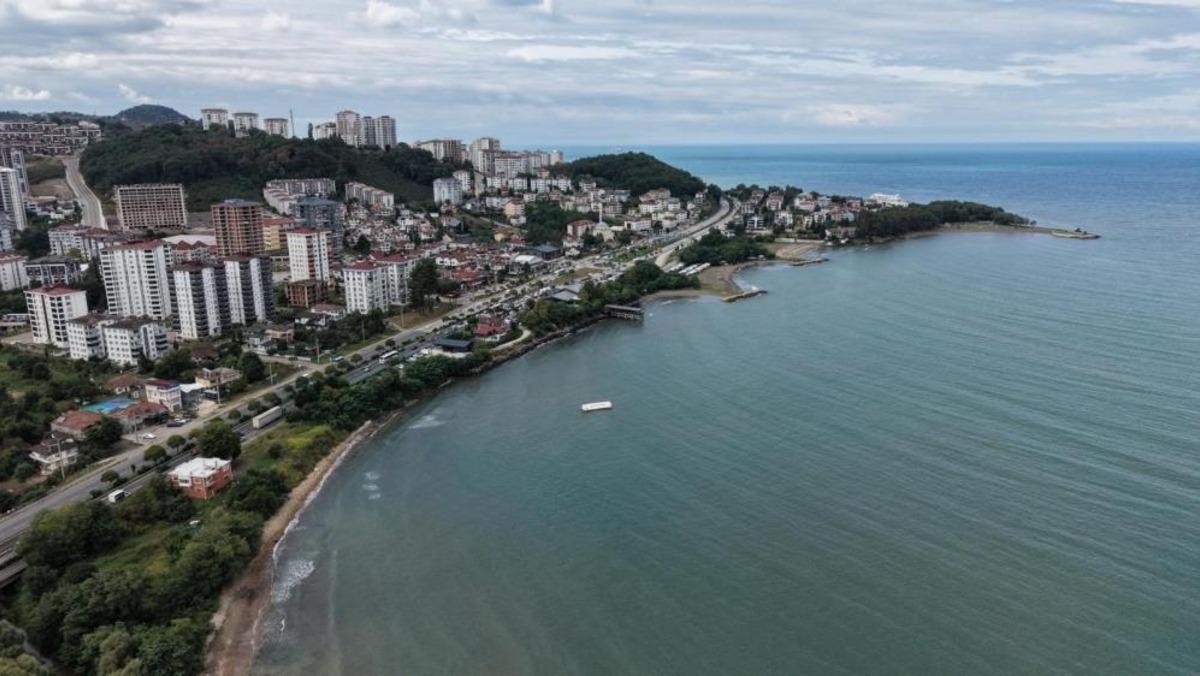 Fatsa da denizde s&uuml;r&uuml;klenen konteyner paniğe yol a&ccedil;tı 3