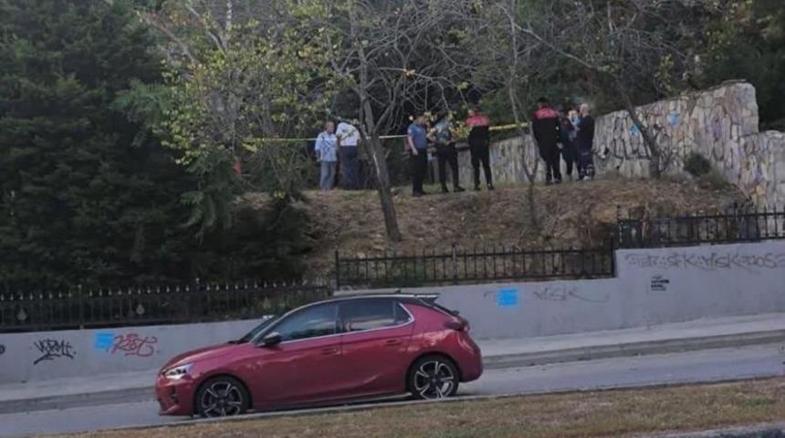 Sarıyer'de parkta bir kişi &ouml;l&uuml; halde bulundu