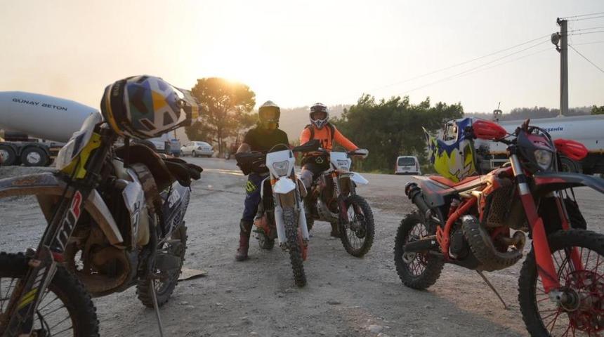 Motorlarını yarış i&ccedil;in değil ateş savaş&ccedil;ıları i&ccedil;in s&uuml;rd&uuml;ler